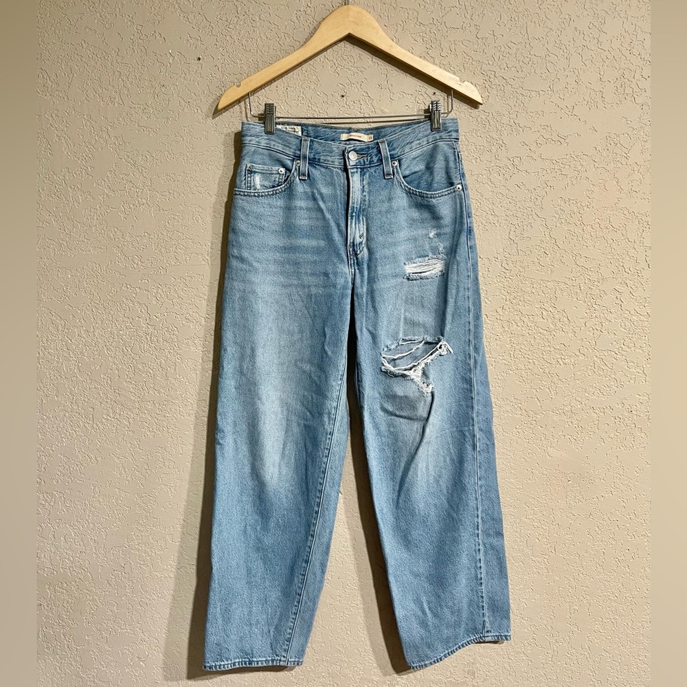 Levi’s | Baggy Dad Jean In Medium Wash Size: 25 - Picture 2 of 6